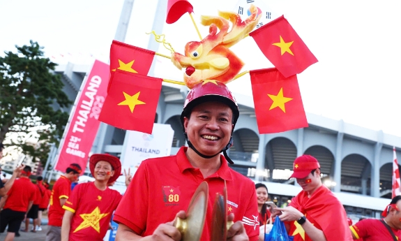 SEA Games 33: Cổ động viên "tiếp lửa" trước trận Việt Nam - Thái Lan